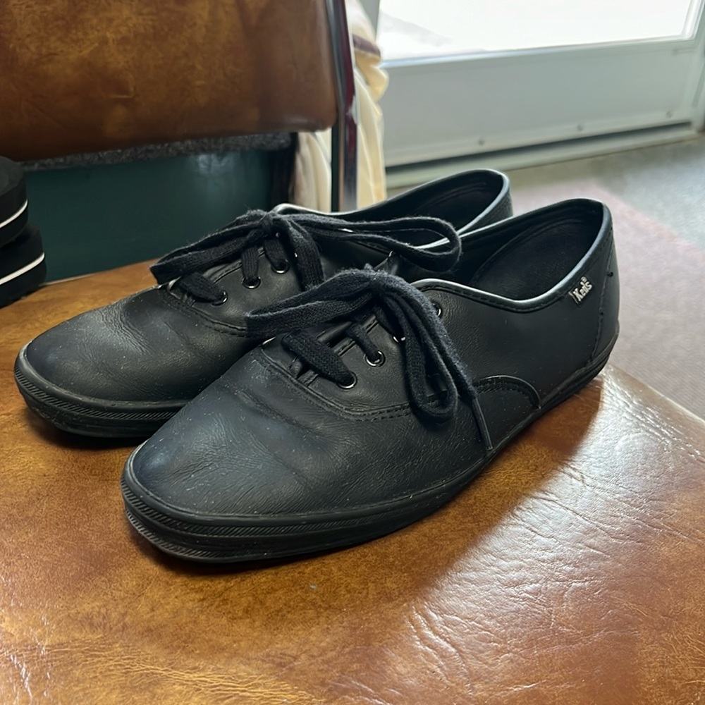 Less sneakers Black Faux Leather Finish